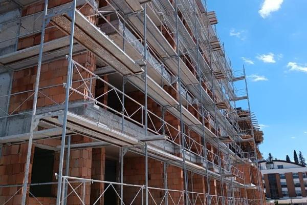 Kiralık İskele İzmir: Ege Şantiyeleri İçin Güvenli ve TSE Belgeli İskele Kiralama