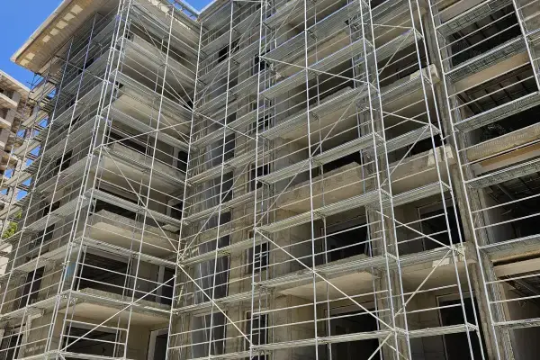 Kiralık İskele İzmir: Ege Şantiyeleri İçin Güvenli ve TSE Belgeli İskele Kiralama