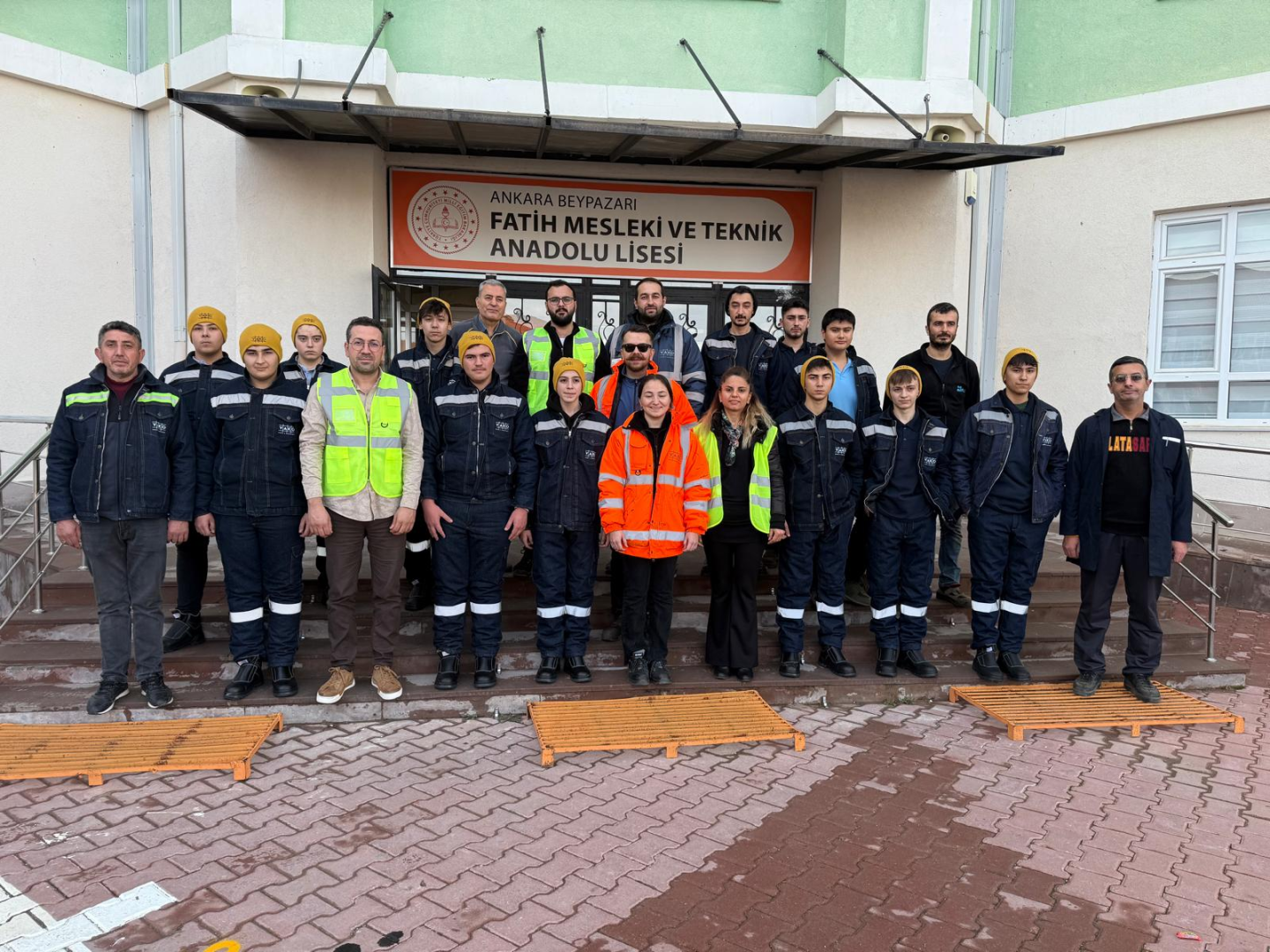 GELECEĞİN USTALARINA DESTEK OLUYORUZ